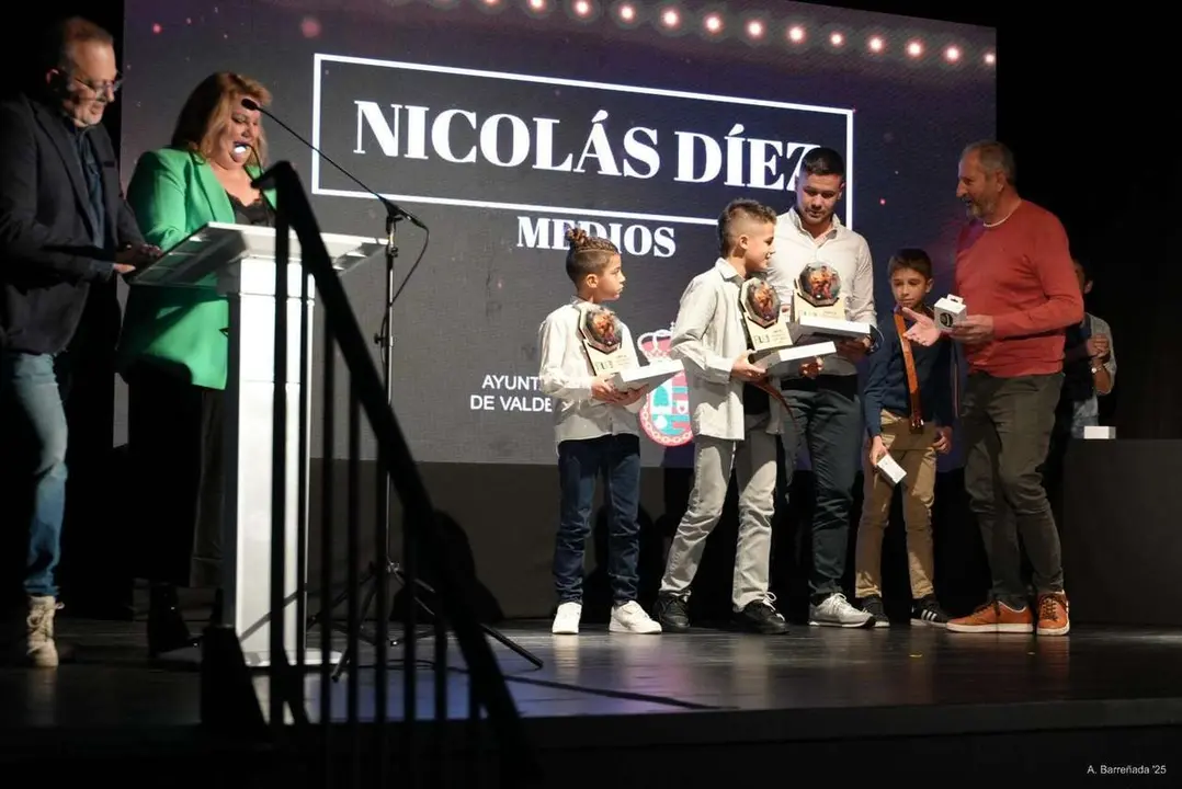Participantes y premiados en la gala de la lucha leonesa celebrada en el auditorio Caf&eacute; Quijano. Antonio Barre&ntilde;ada.