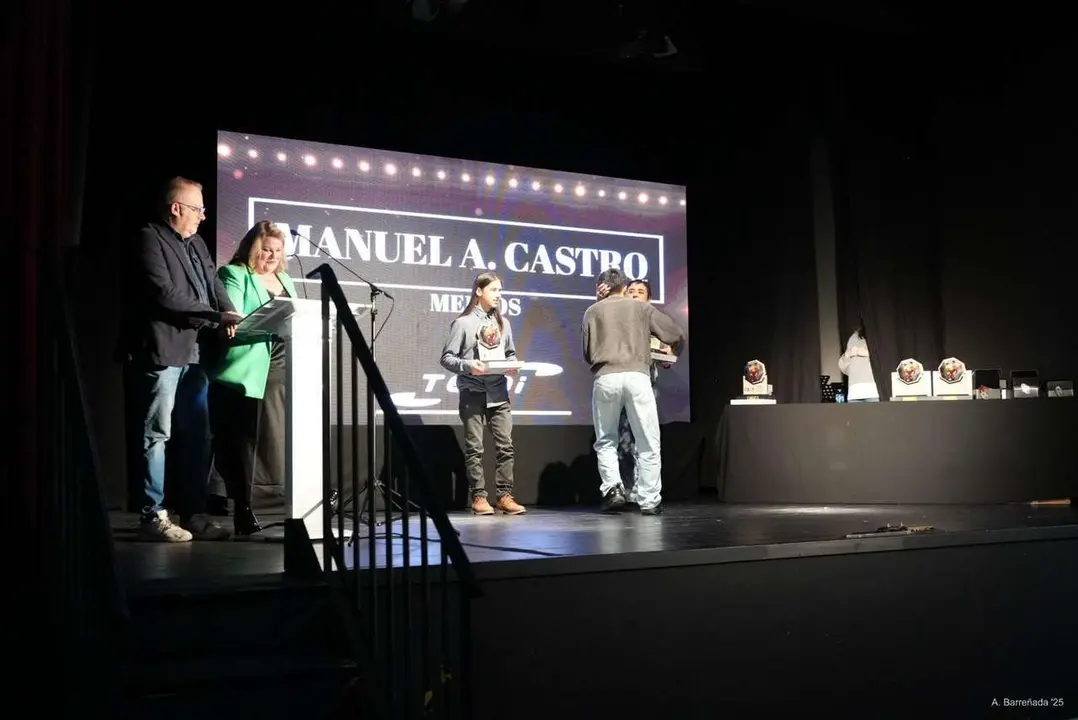Participantes y premiados en la gala de la lucha leonesa celebrada en el auditorio Caf&eacute; Quijano. Antonio Barre&ntilde;ada.