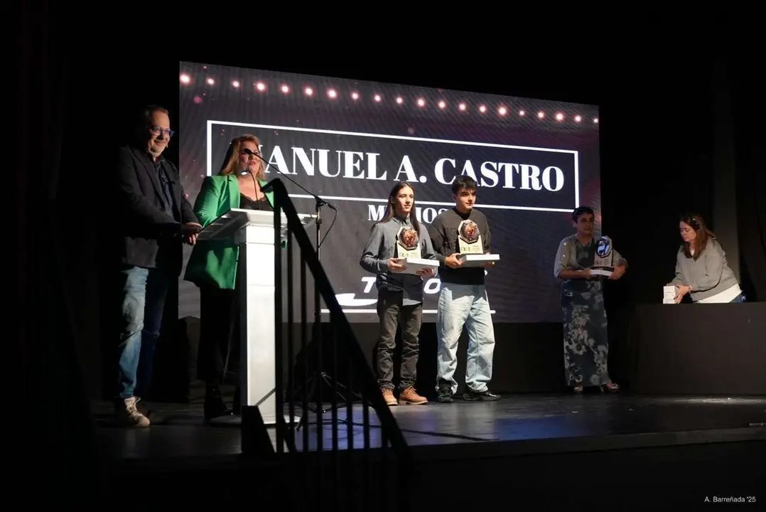 Participantes y premiados en la gala de la lucha leonesa celebrada en el auditorio Caf&eacute; Quijano. Antonio Barre&ntilde;ada.