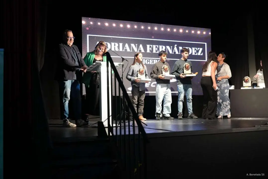 Participantes y premiados en la gala de la lucha leonesa celebrada en el auditorio Caf&eacute; Quijano. Antonio Barre&ntilde;ada.