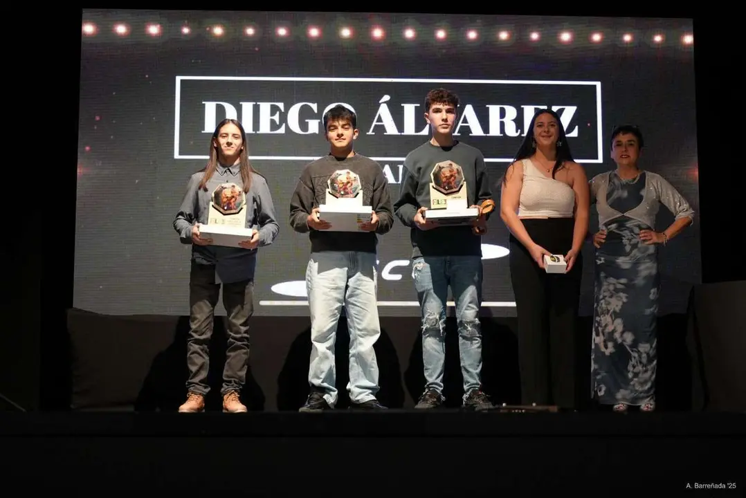 Participantes y premiados en la gala de la lucha leonesa celebrada en el auditorio Caf&eacute; Quijano. Antonio Barre&ntilde;ada.