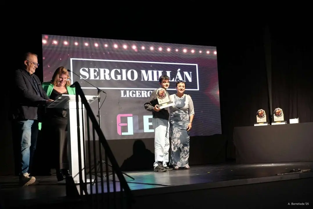 Participantes y premiados en la gala de la lucha leonesa celebrada en el auditorio Caf&eacute; Quijano. Antonio Barre&ntilde;ada.