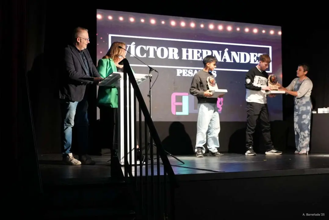 Participantes y premiados en la gala de la lucha leonesa celebrada en el auditorio Caf&eacute; Quijano. Antonio Barre&ntilde;ada.