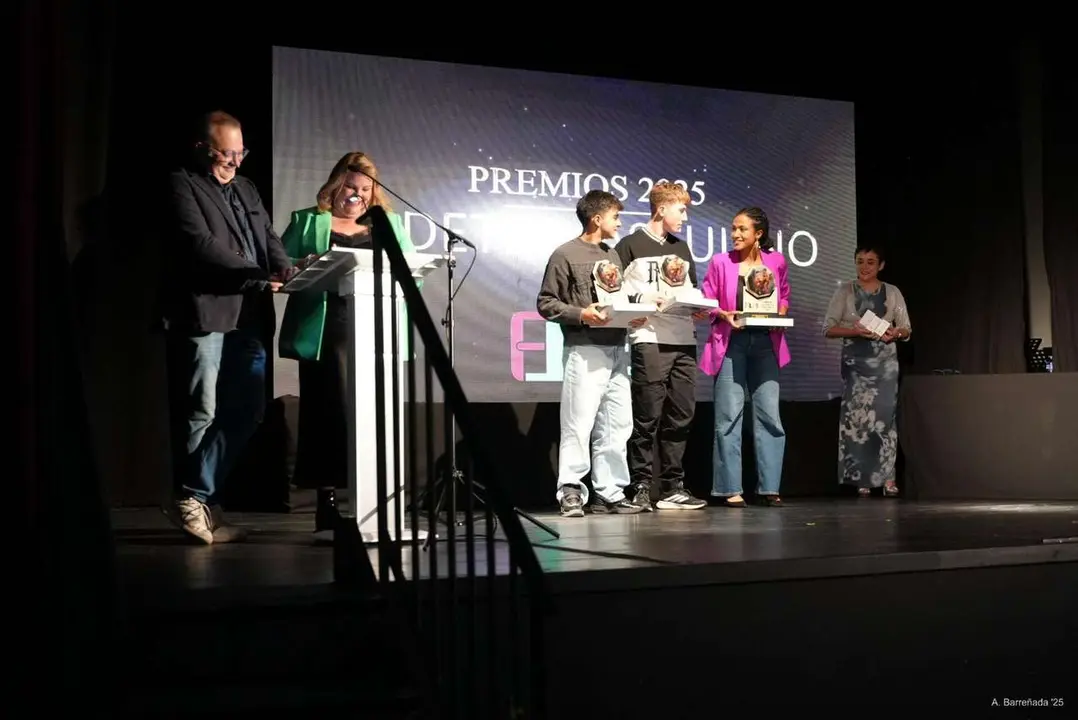 Participantes y premiados en la gala de la lucha leonesa celebrada en el auditorio Caf&eacute; Quijano. Antonio Barre&ntilde;ada.