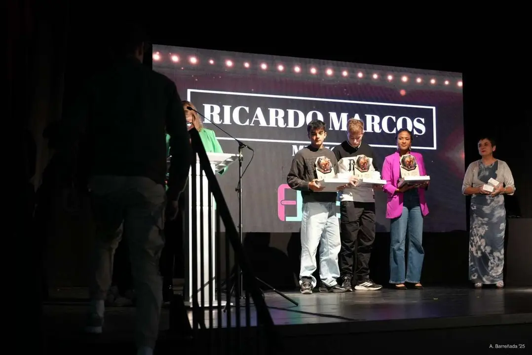 Participantes y premiados en la gala de la lucha leonesa celebrada en el auditorio Caf&eacute; Quijano. Antonio Barre&ntilde;ada.