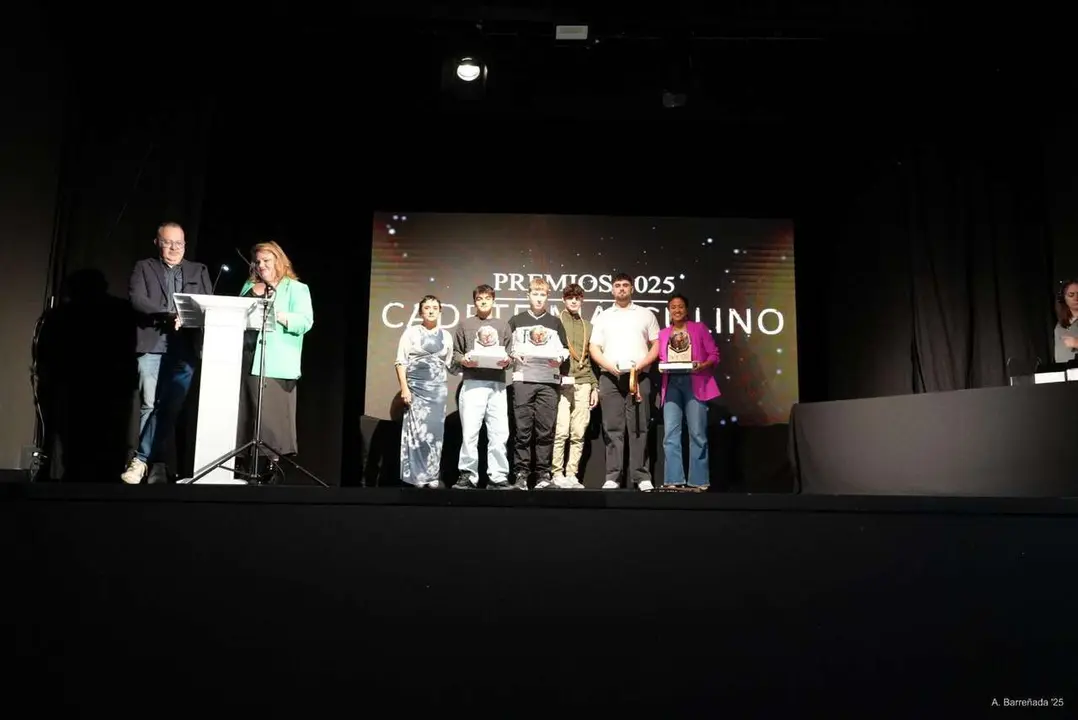 Participantes y premiados en la gala de la lucha leonesa celebrada en el auditorio Caf&eacute; Quijano. Antonio Barre&ntilde;ada.