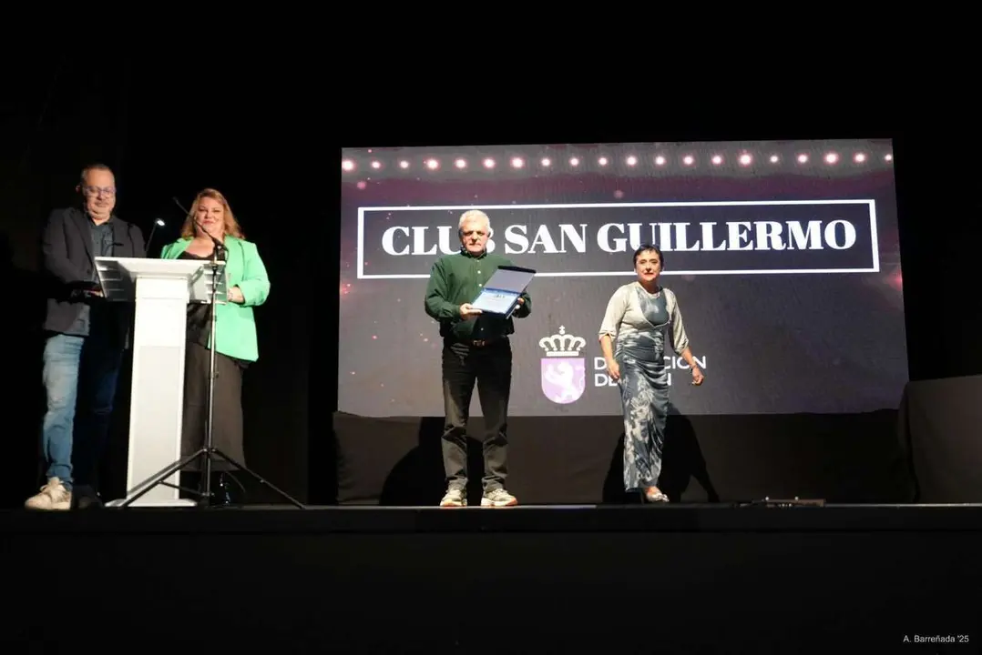 Participantes y premiados en la gala de la lucha leonesa celebrada en el auditorio Caf&eacute; Quijano. Antonio Barre&ntilde;ada.