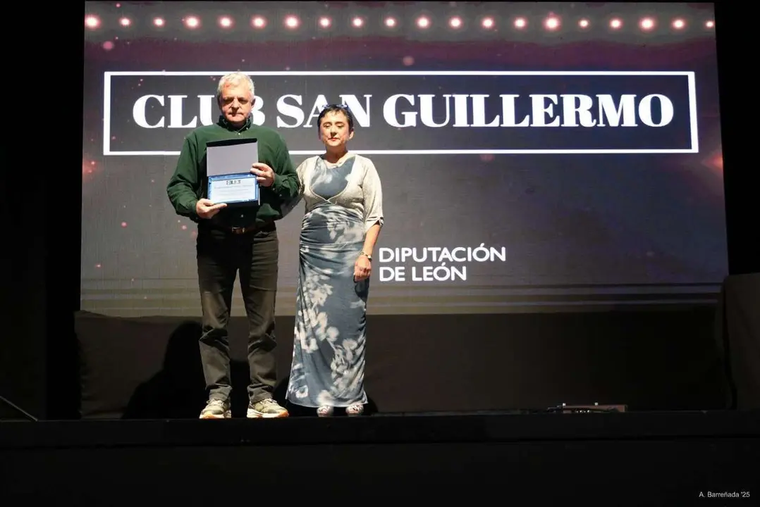 Participantes y premiados en la gala de la lucha leonesa celebrada en el auditorio Caf&eacute; Quijano. Antonio Barre&ntilde;ada.