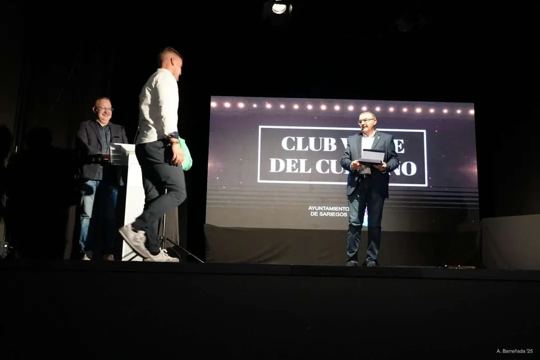 Participantes y premiados en la gala de la lucha leonesa celebrada en el auditorio Caf&eacute; Quijano. Antonio Barre&ntilde;ada.