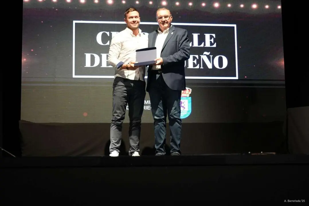 Participantes y premiados en la gala de la lucha leonesa celebrada en el auditorio Caf&eacute; Quijano. Antonio Barre&ntilde;ada.