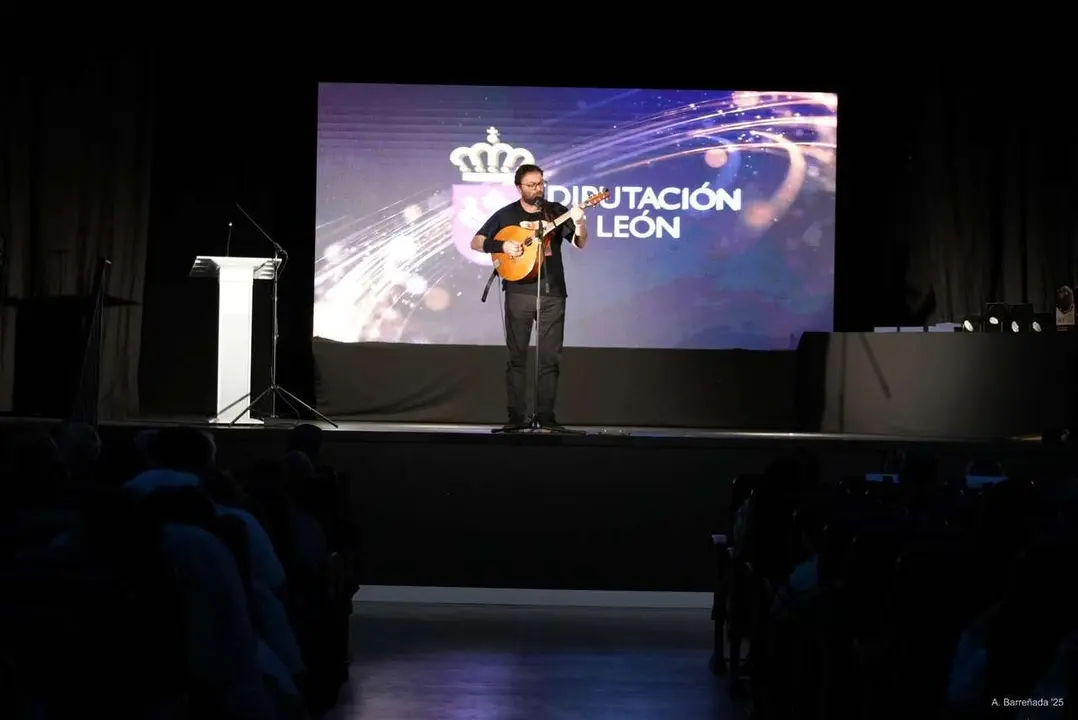 Participantes y premiados en la gala de la lucha leonesa celebrada en el auditorio Caf&eacute; Quijano. Antonio Barre&ntilde;ada.