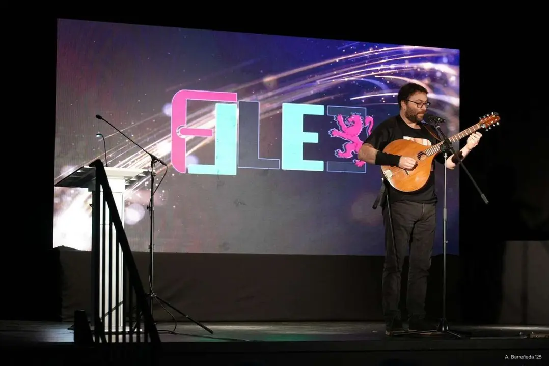 Participantes y premiados en la gala de la lucha leonesa celebrada en el auditorio Caf&eacute; Quijano. Antonio Barre&ntilde;ada.