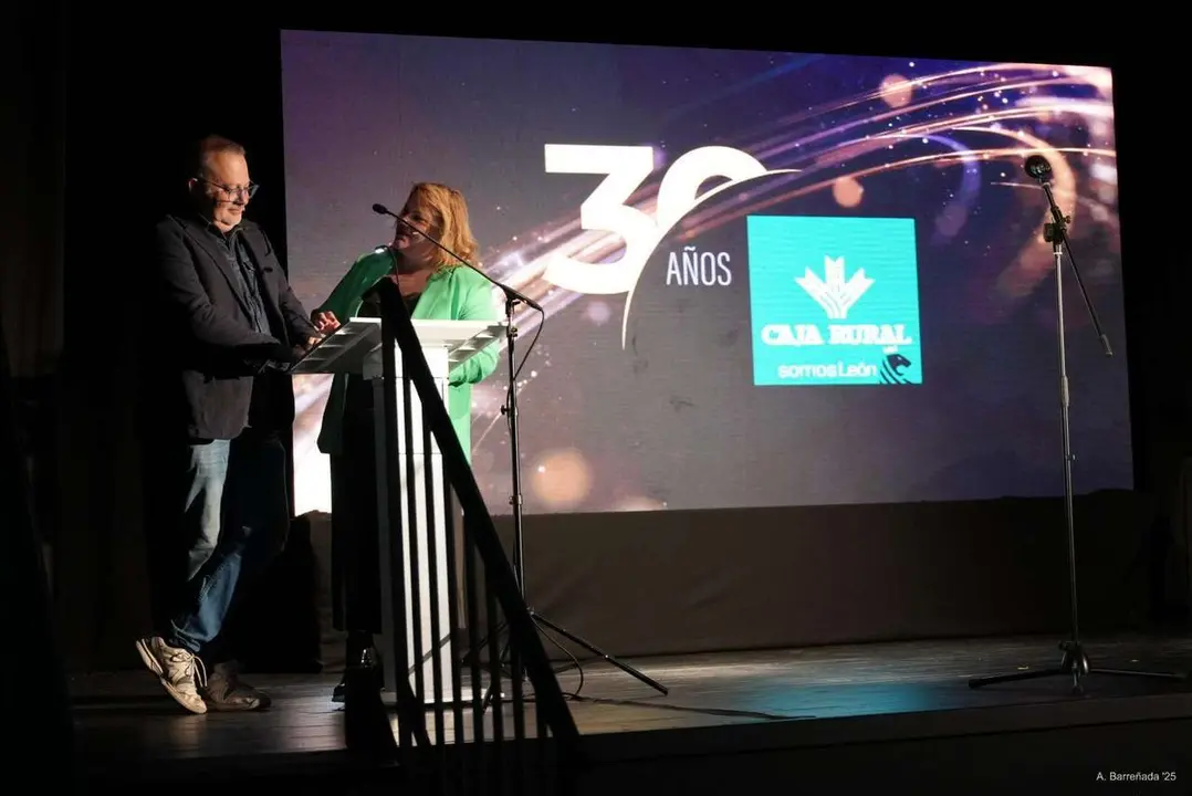 Participantes y premiados en la gala de la lucha leonesa celebrada en el auditorio Caf&eacute; Quijano. Antonio Barre&ntilde;ada.
