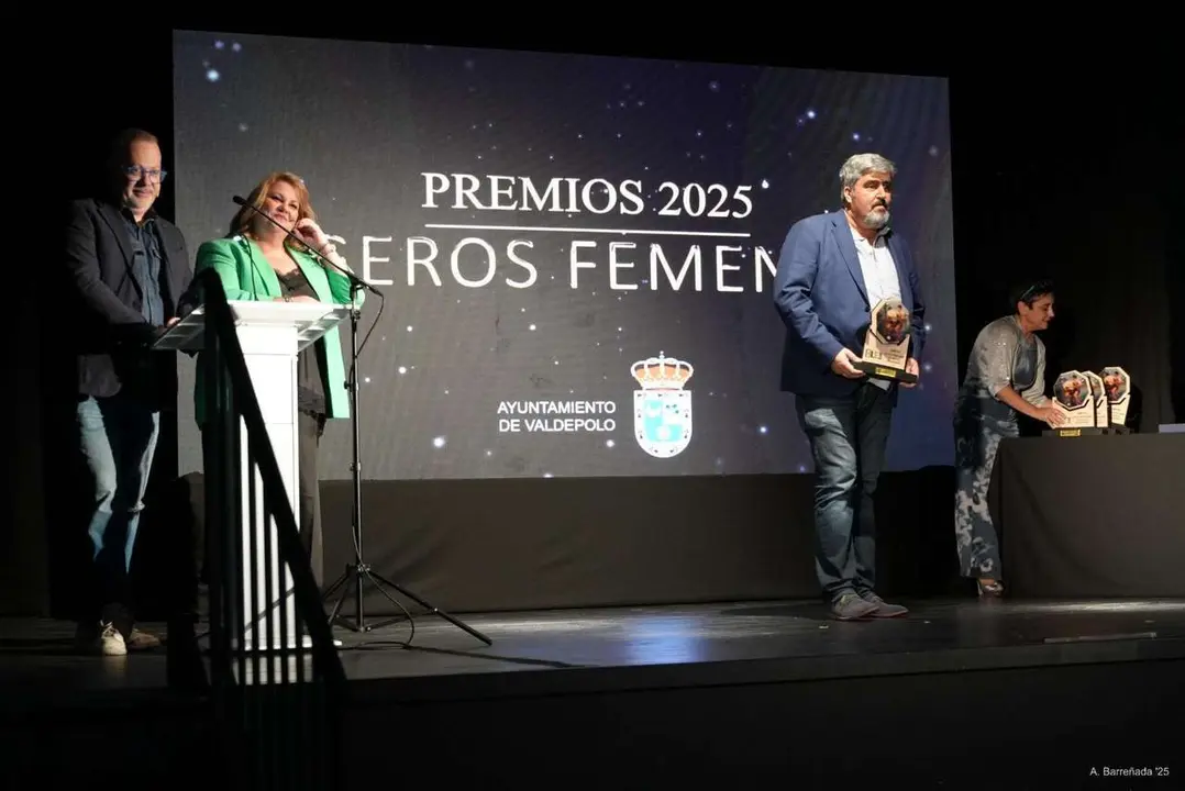 Participantes y premiados en la gala de la lucha leonesa celebrada en el auditorio Caf&eacute; Quijano. Antonio Barre&ntilde;ada.