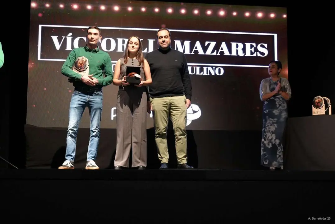 Participantes y premiados en la gala de la lucha leonesa celebrada en el auditorio Caf&eacute; Quijano. Antonio Barre&ntilde;ada.