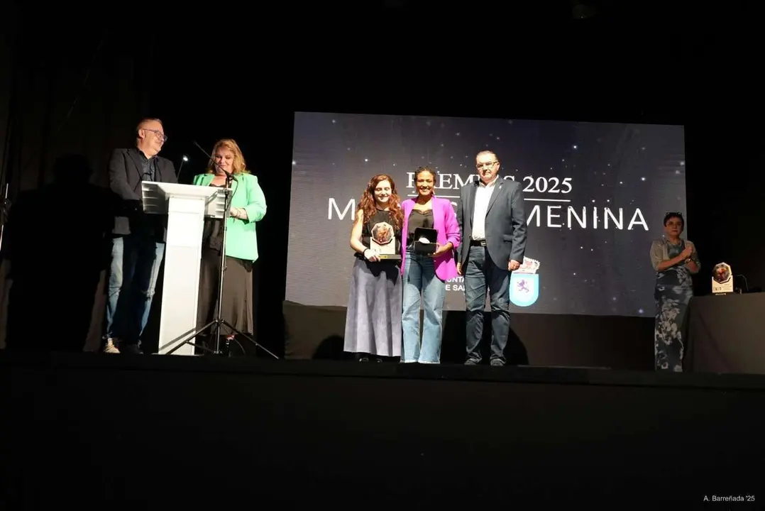 Participantes y premiados en la gala de la lucha leonesa celebrada en el auditorio Caf&eacute; Quijano. Antonio Barre&ntilde;ada.