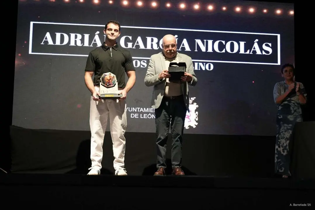 Participantes y premiados en la gala de la lucha leonesa celebrada en el auditorio Caf&eacute; Quijano. Antonio Barre&ntilde;ada.