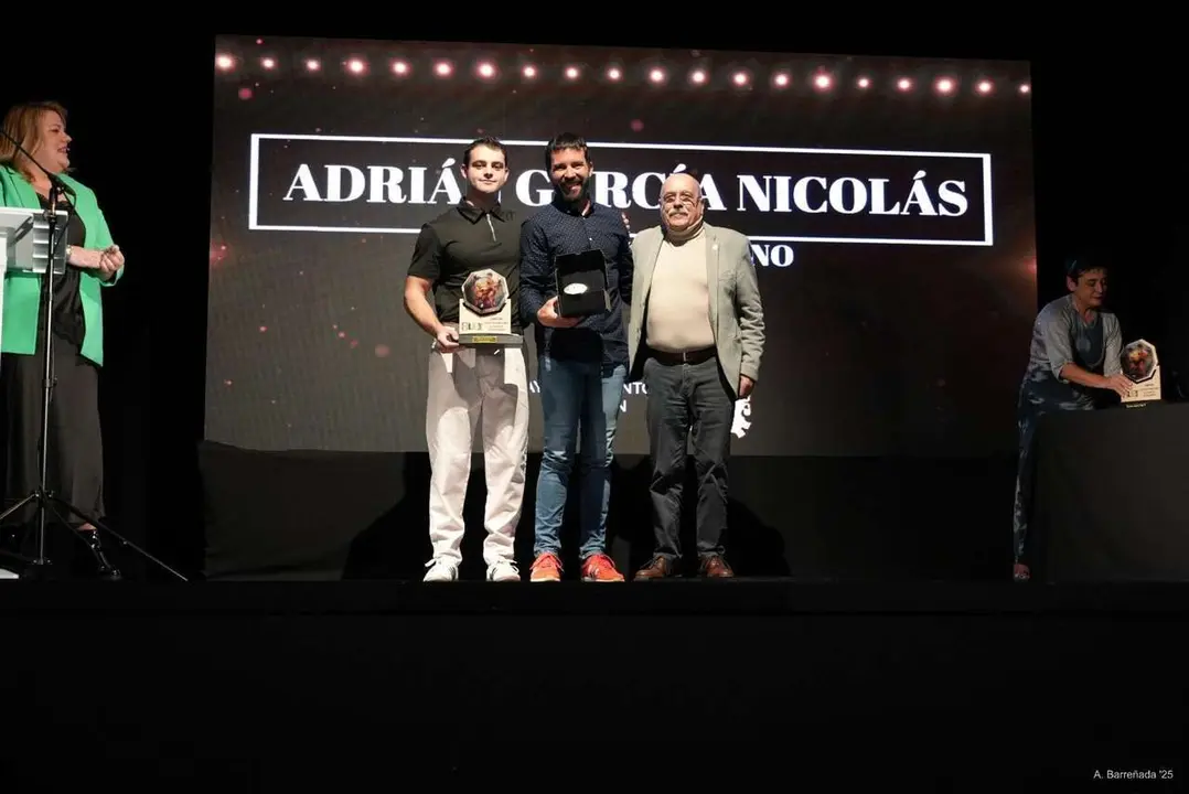 Participantes y premiados en la gala de la lucha leonesa celebrada en el auditorio Caf&eacute; Quijano. Antonio Barre&ntilde;ada.