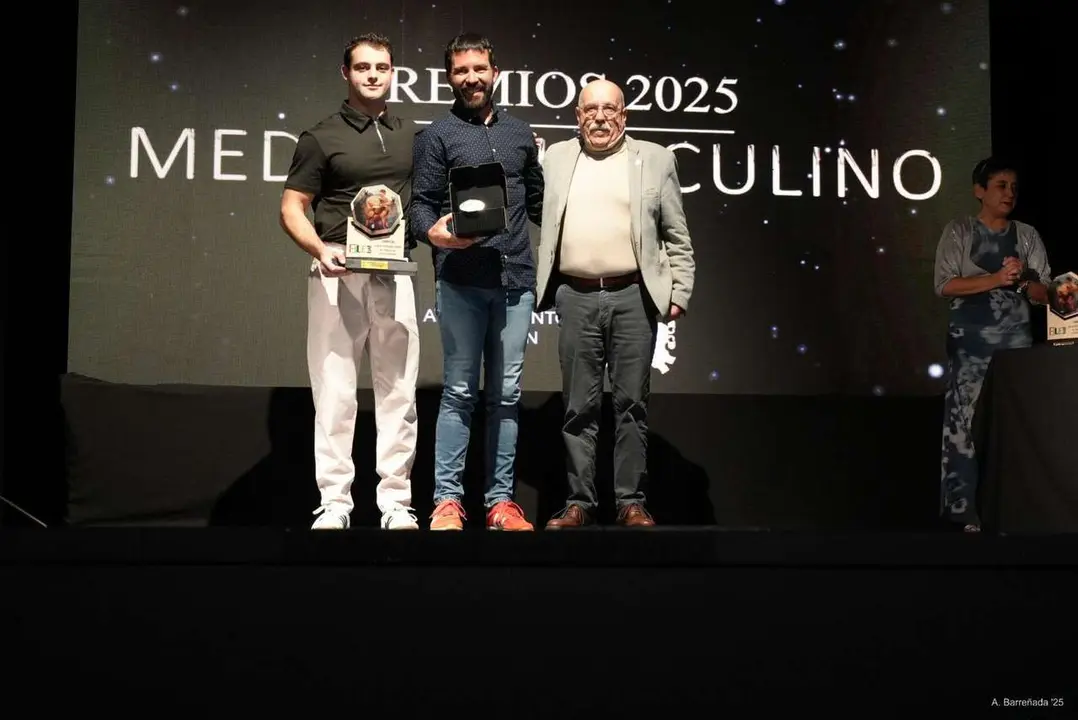 Participantes y premiados en la gala de la lucha leonesa celebrada en el auditorio Caf&eacute; Quijano. Antonio Barre&ntilde;ada.Participantes y premiados en la gala de la lucha leonesa celebrada en el auditorio Caf&eacute; Quijano. Antonio Barre&ntilde;ada.