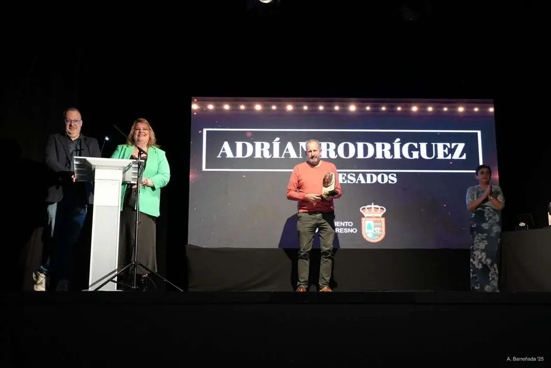 Participantes y premiados en la gala de la lucha leonesa celebrada en el auditorio Caf&eacute; Quijano. Antonio Barre&ntilde;ada.