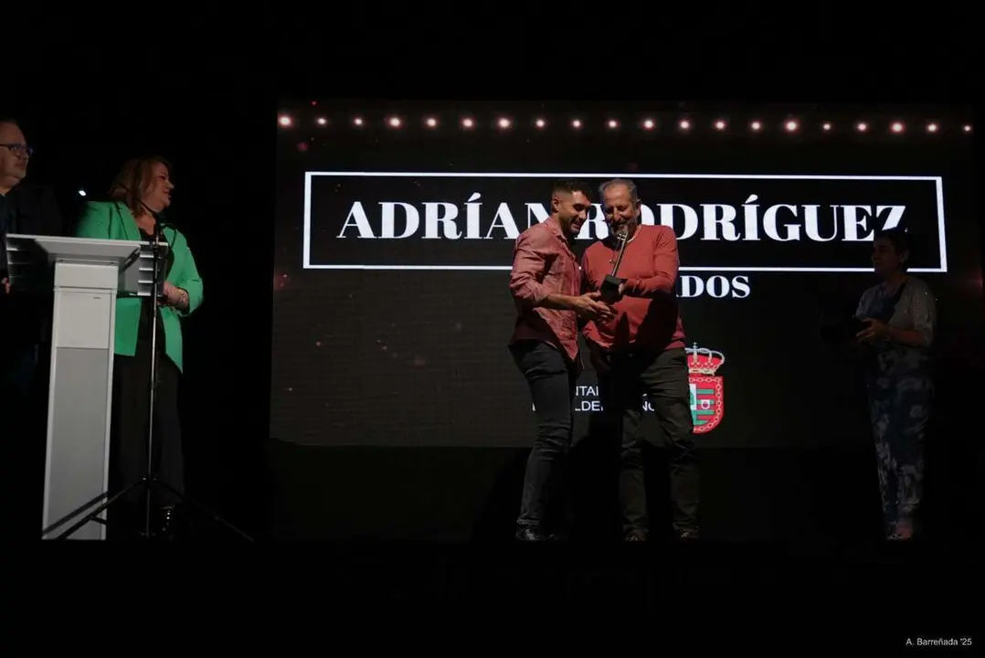 Participantes y premiados en la gala de la lucha leonesa celebrada en el auditorio Caf&eacute; Quijano. Antonio Barre&ntilde;ada.