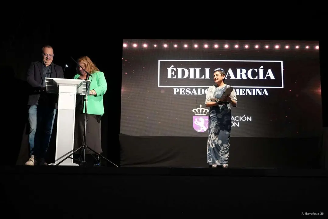 Participantes y premiados en la gala de la lucha leonesa celebrada en el auditorio Caf&eacute; Quijano. Antonio Barre&ntilde;ada.