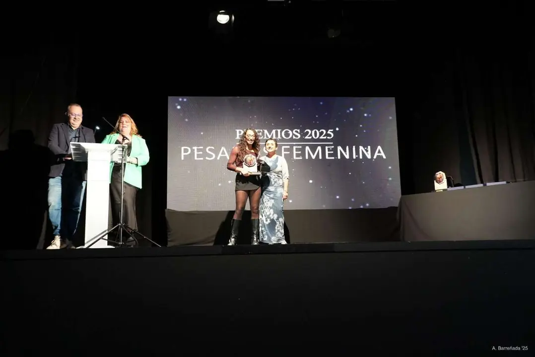 Participantes y premiados en la gala de la lucha leonesa celebrada en el auditorio Caf&eacute; Quijano. Antonio Barre&ntilde;ada.