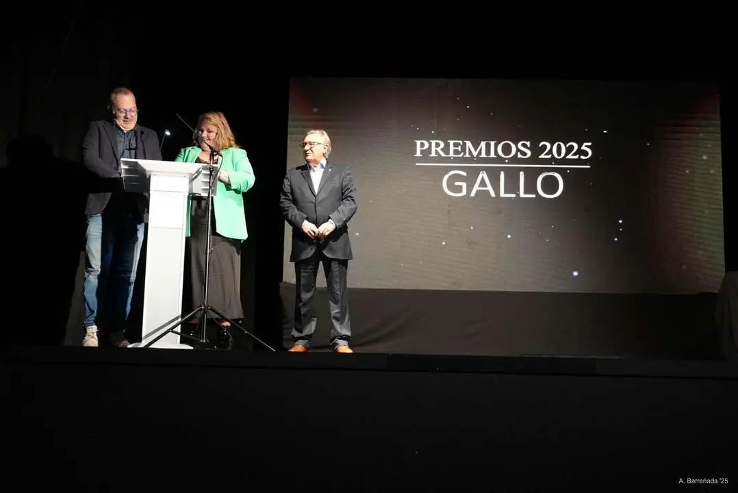 Participantes y premiados en la gala de la lucha leonesa celebrada en el auditorio Caf&eacute; Quijano. Antonio Barre&ntilde;ada.