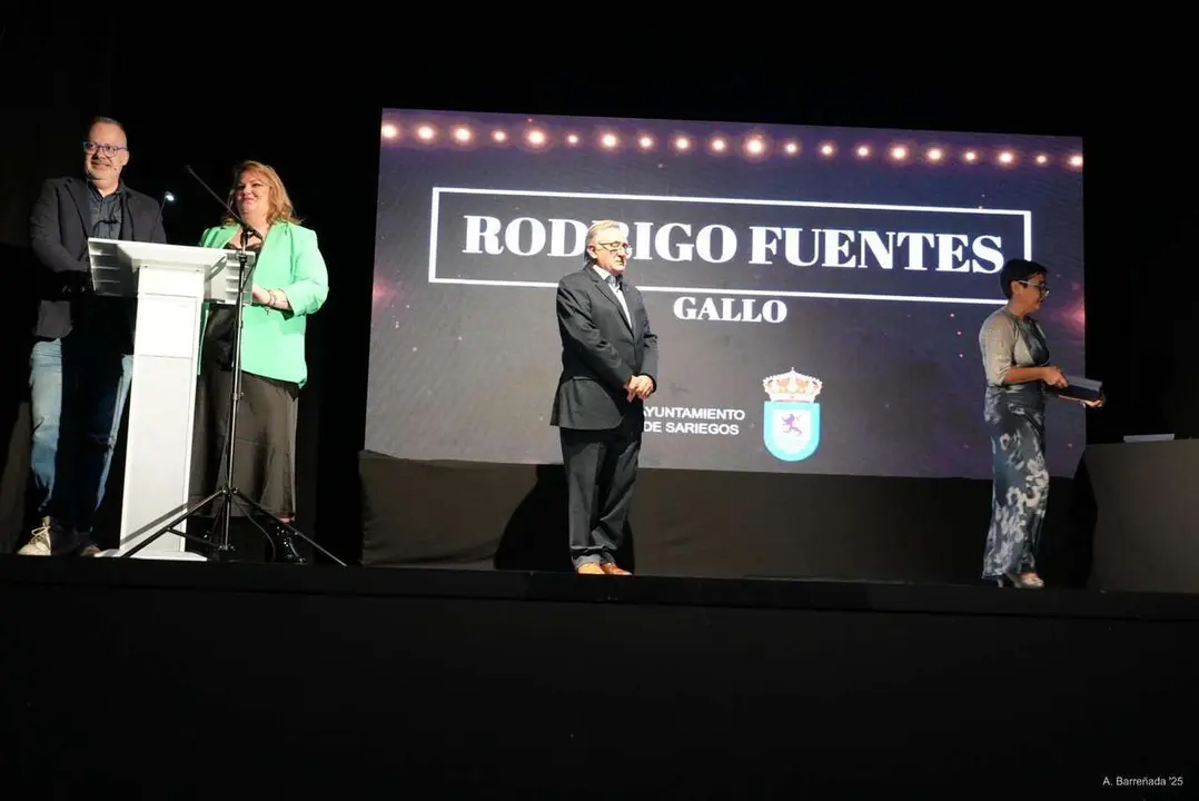 Participantes y premiados en la gala de la lucha leonesa celebrada en el auditorio Caf&eacute; Quijano. Antonio Barre&ntilde;ada.