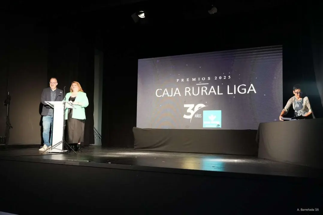 Participantes y premiados en la gala de la lucha leonesa celebrada en el auditorio Caf&eacute; Quijano. Antonio Barre&ntilde;ada.
