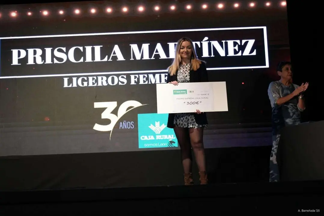 Participantes y premiados en la gala de la lucha leonesa celebrada en el auditorio Caf&eacute; Quijano. Antonio Barre&ntilde;ada.