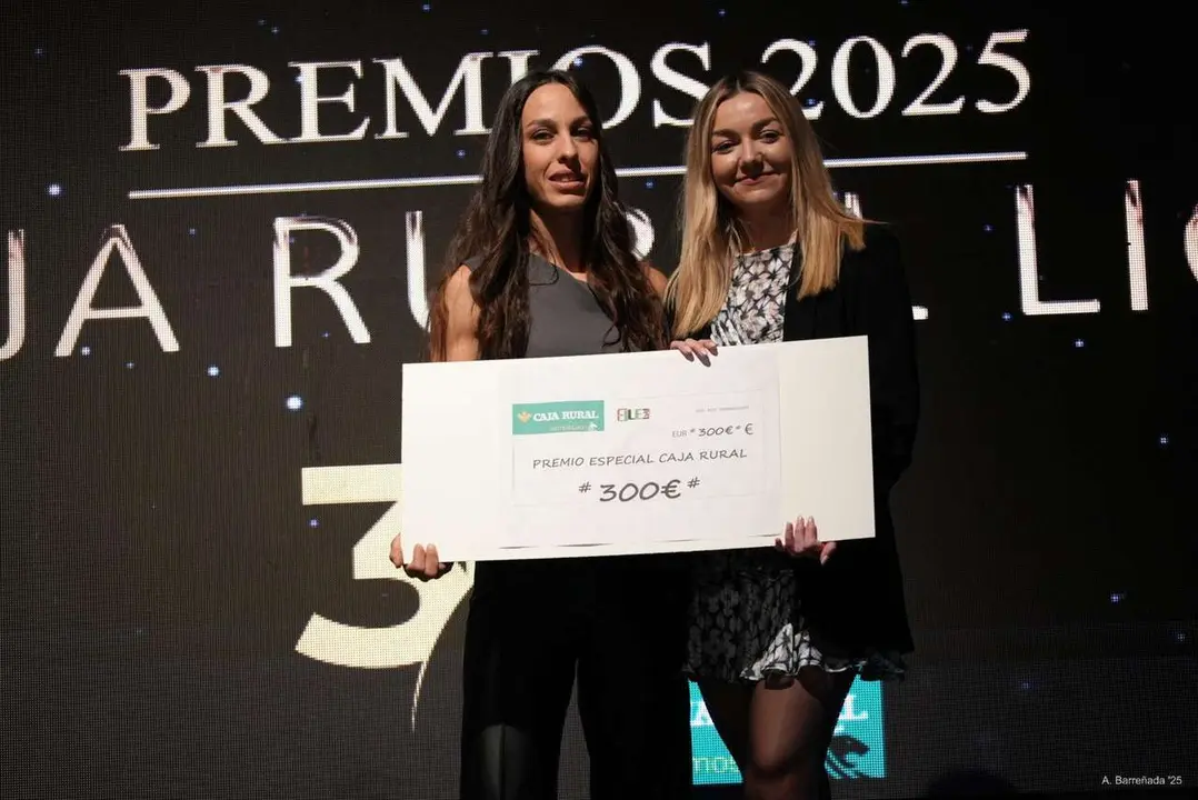 Participantes y premiados en la gala de la lucha leonesa celebrada en el auditorio Caf&eacute; Quijano. Antonio Barre&ntilde;ada.