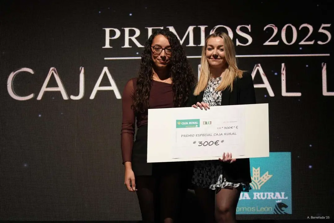 Participantes y premiados en la gala de la lucha leonesa celebrada en el auditorio Caf&eacute; Quijano. Antonio Barre&ntilde;ada.