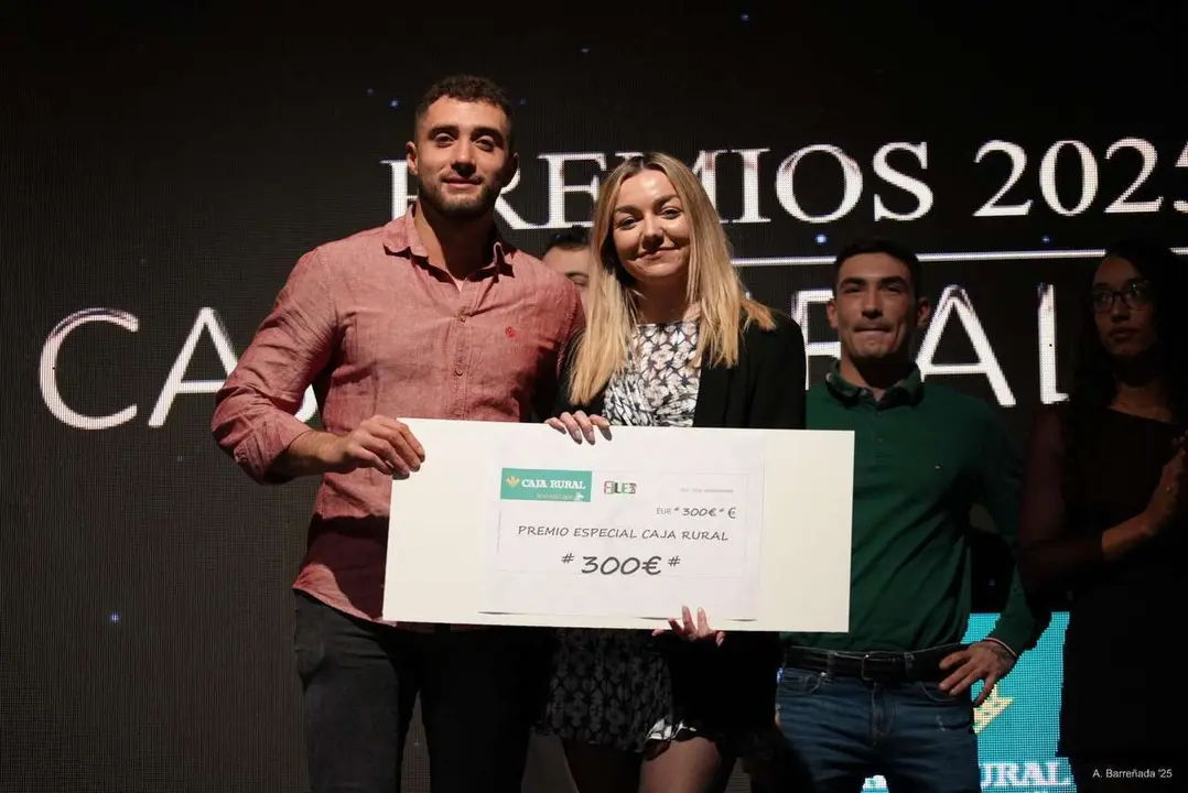 Participantes y premiados en la gala de la lucha leonesa celebrada en el auditorio Caf&eacute; Quijano. Antonio Barre&ntilde;ada.