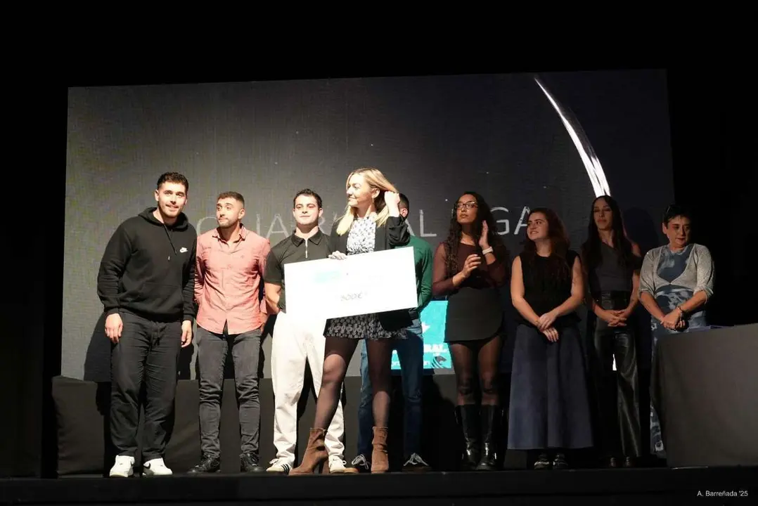 Participantes y premiados en la gala de la lucha leonesa celebrada en el auditorio Caf&eacute; Quijano. Antonio Barre&ntilde;ada.