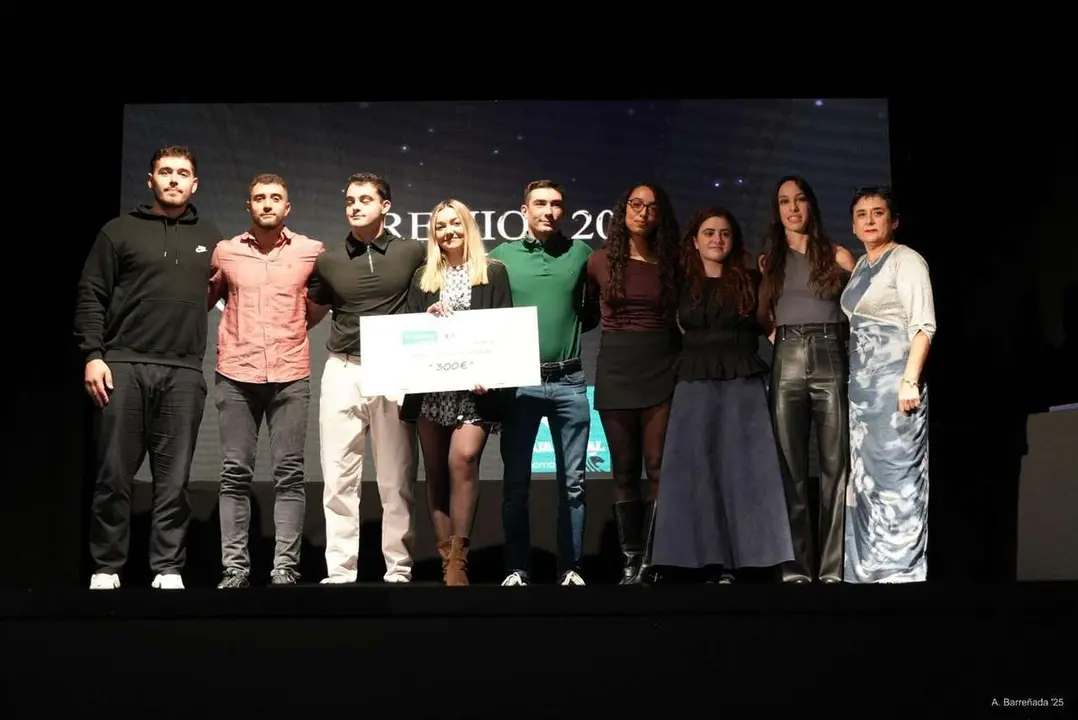Participantes y premiados en la gala de la lucha leonesa celebrada en el auditorio Caf&eacute; Quijano. Antonio Barre&ntilde;ada.