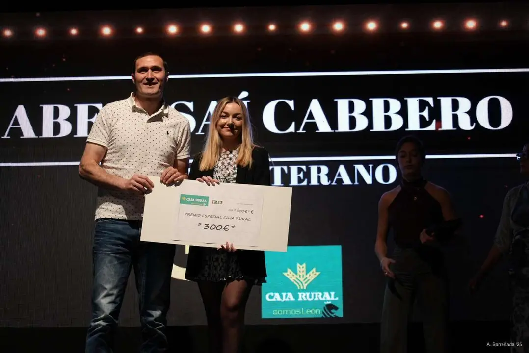 Participantes y premiados en la gala de la lucha leonesa celebrada en el auditorio Caf&eacute; Quijano. Antonio Barre&ntilde;ada.