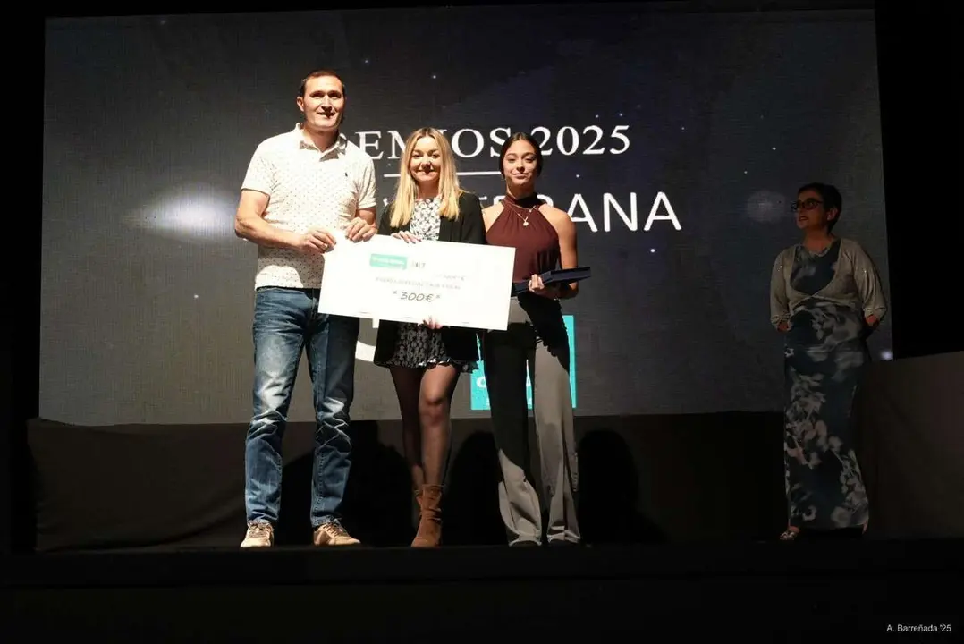 Participantes y premiados en la gala de la lucha leonesa celebrada en el auditorio Caf&eacute; Quijano. Antonio Barre&ntilde;ada.