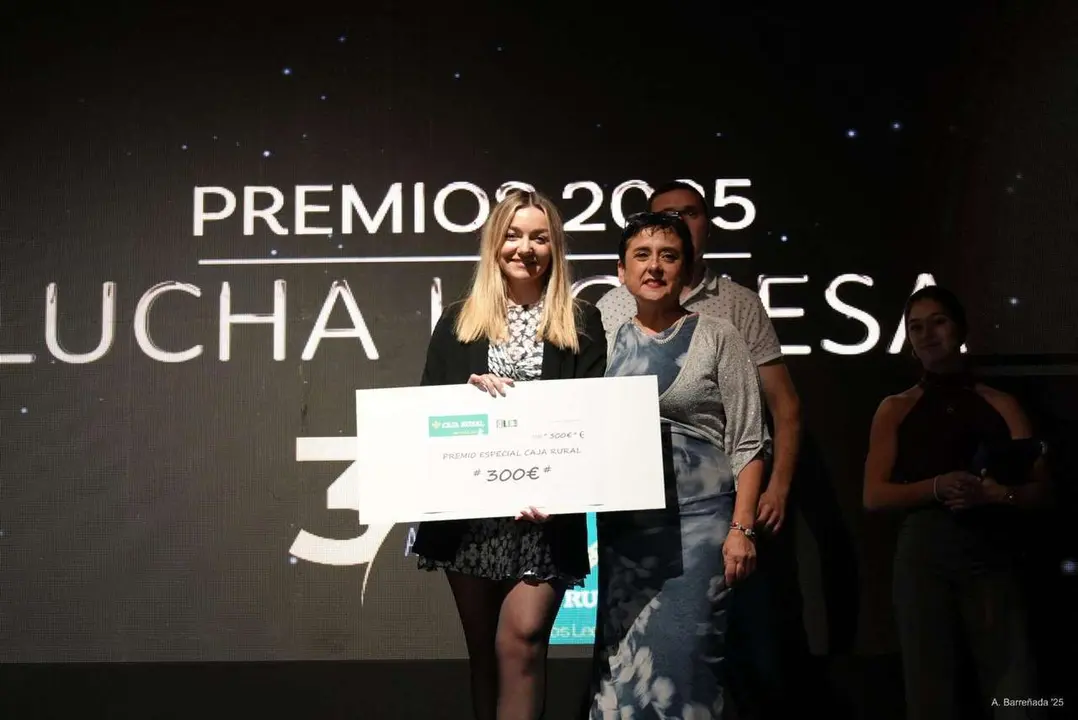 Participantes y premiados en la gala de la lucha leonesa celebrada en el auditorio Caf&eacute; Quijano. Antonio Barre&ntilde;ada.