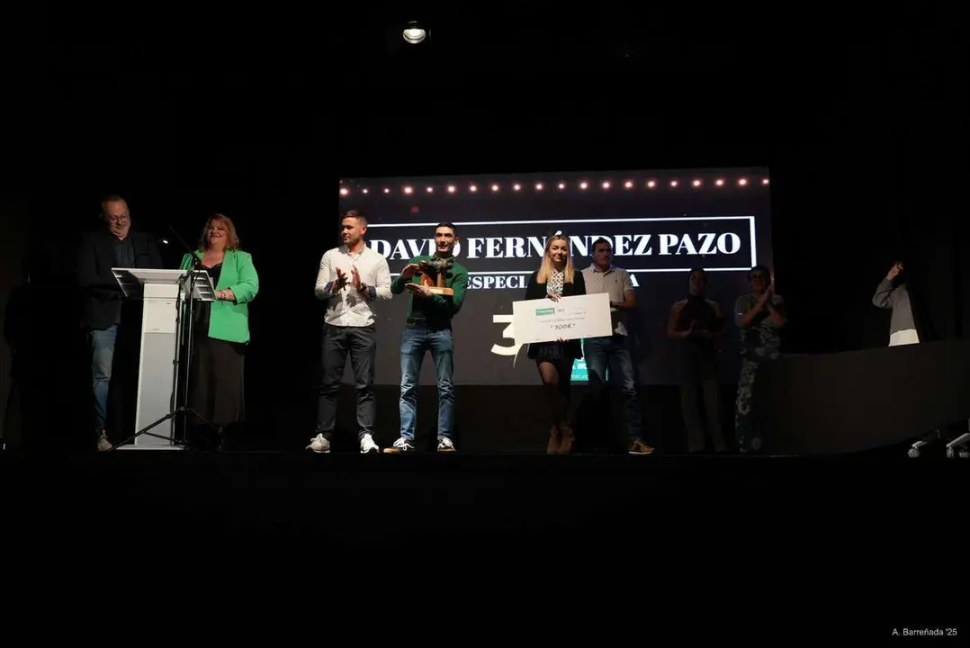 Participantes y premiados en la gala de la lucha leonesa celebrada en el auditorio Caf&eacute; Quijano. Antonio Barre&ntilde;ada.