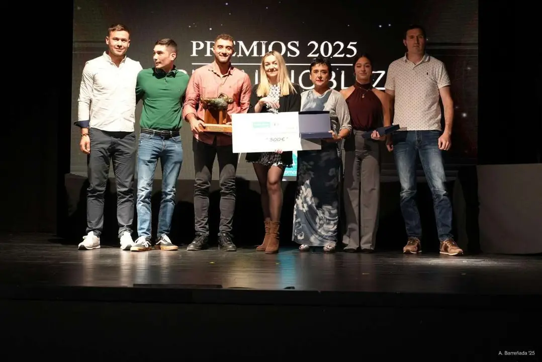 Participantes y premiados en la gala de la lucha leonesa celebrada en el auditorio Caf&eacute; Quijano. Antonio Barre&ntilde;ada.Participantes y premiados en la gala de la lucha leonesa celebrada en el auditorio Caf&eacute; Quijano. Antonio Barre&ntilde;ada.