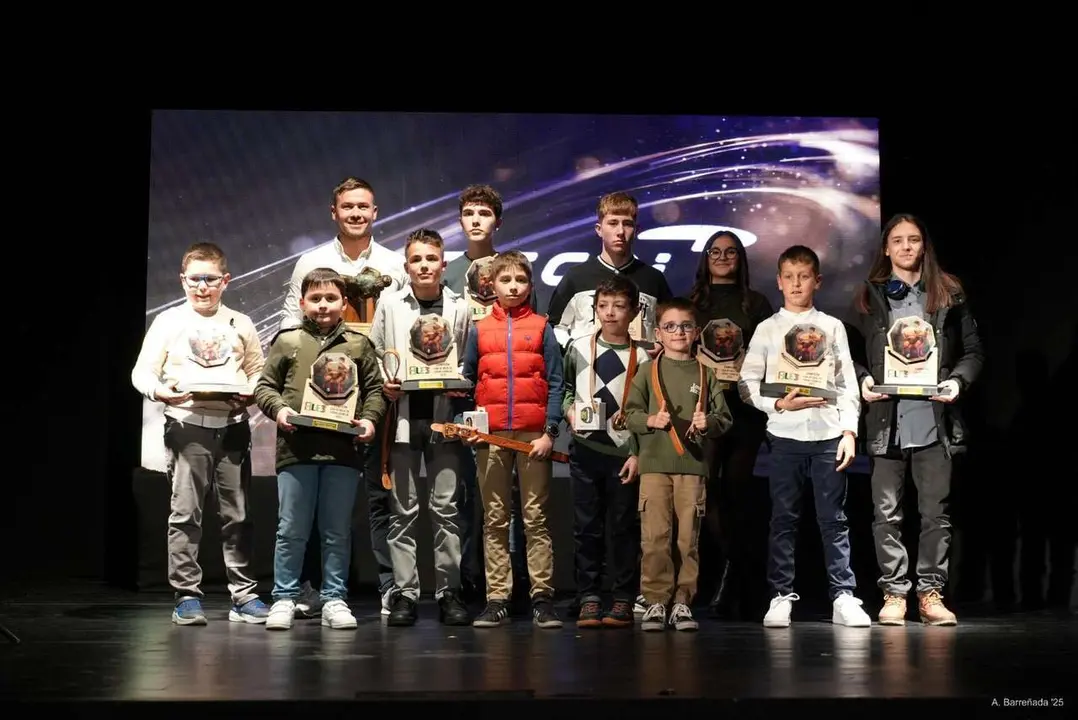 Participantes y premiados en la gala de la lucha leonesa celebrada en el auditorio Caf&eacute; Quijano. Antonio Barre&ntilde;ada.