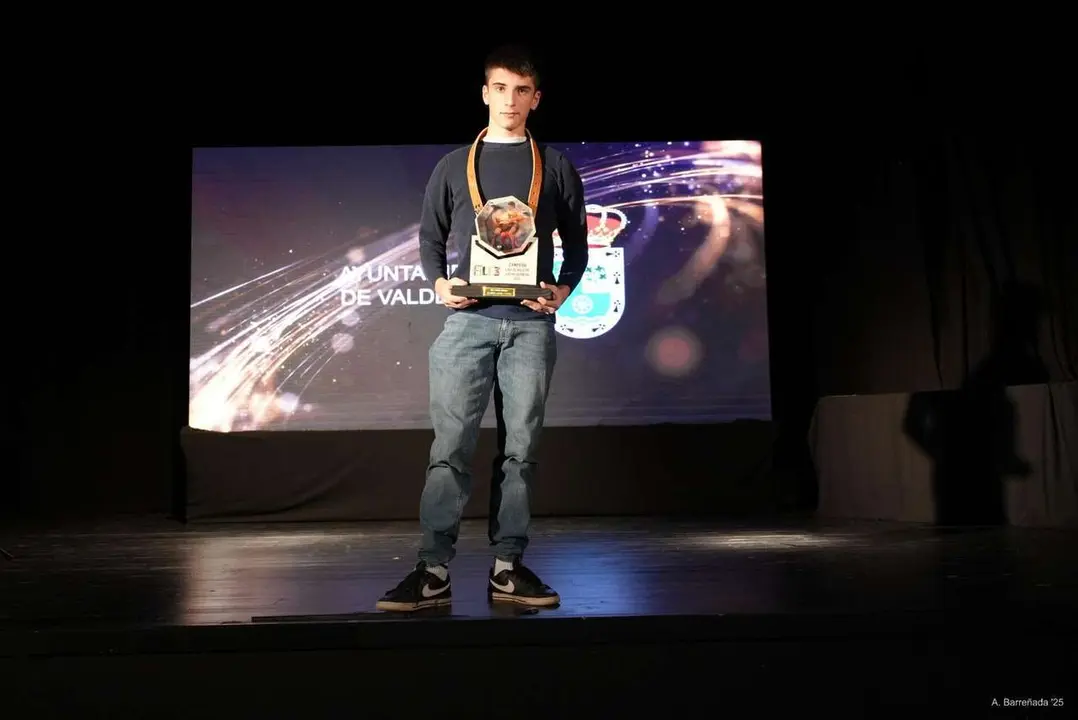 Participantes y premiados en la gala de la lucha leonesa celebrada en el auditorio Caf&eacute; Quijano. Antonio Barre&ntilde;ada.