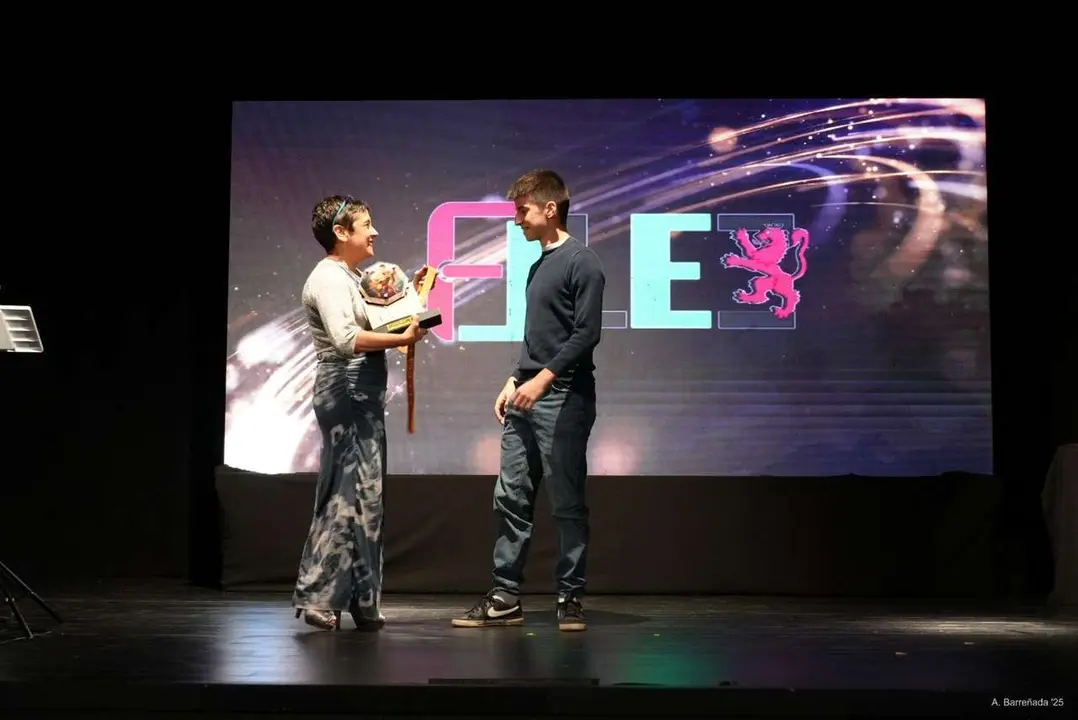 Participantes y premiados en la gala de la lucha leonesa celebrada en el auditorio Caf&eacute; Quijano. Antonio Barre&ntilde;ada.