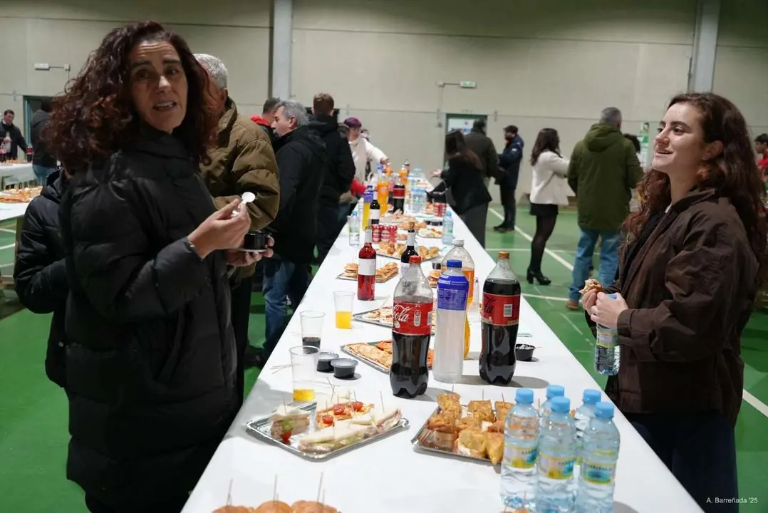 Participantes y premiados en la gala de la lucha leonesa celebrada en el auditorio Caf&eacute; Quijano. Antonio Barre&ntilde;ada.