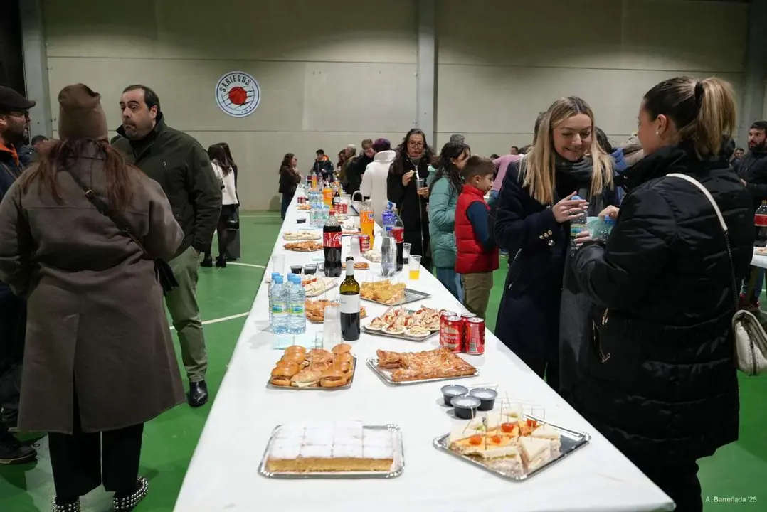 Participantes y premiados en la gala de la lucha leonesa celebrada en el auditorio Caf&eacute; Quijano. Antonio Barre&ntilde;ada.