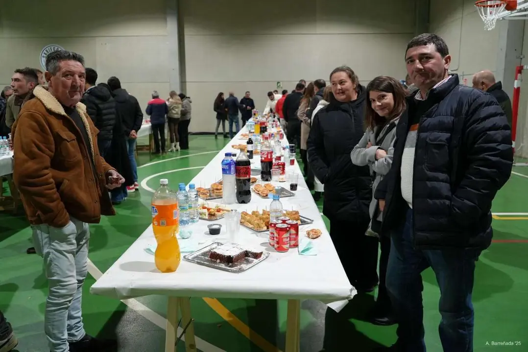 Participantes y premiados en la gala de la lucha leonesa celebrada en el auditorio Caf&eacute; Quijano. Antonio Barre&ntilde;ada.