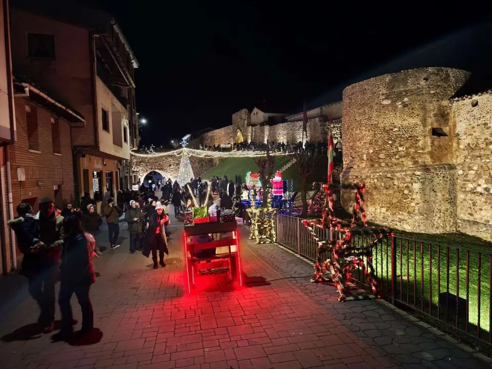 Decoraci&oacute;n navide&ntilde;a en Almanza. Le&oacute;n 24 Horas.