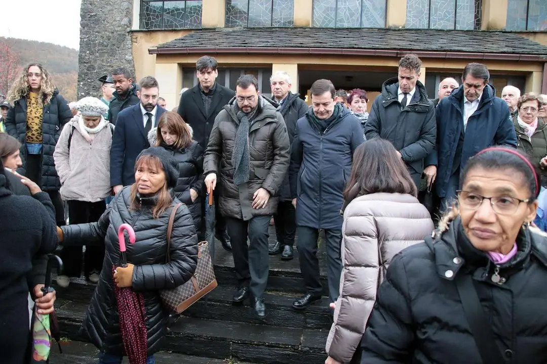 Salida del funeral por el minero fallecido en el accidente de Cangas del Narcea. Peio Garc&iacute;a (ICAL)