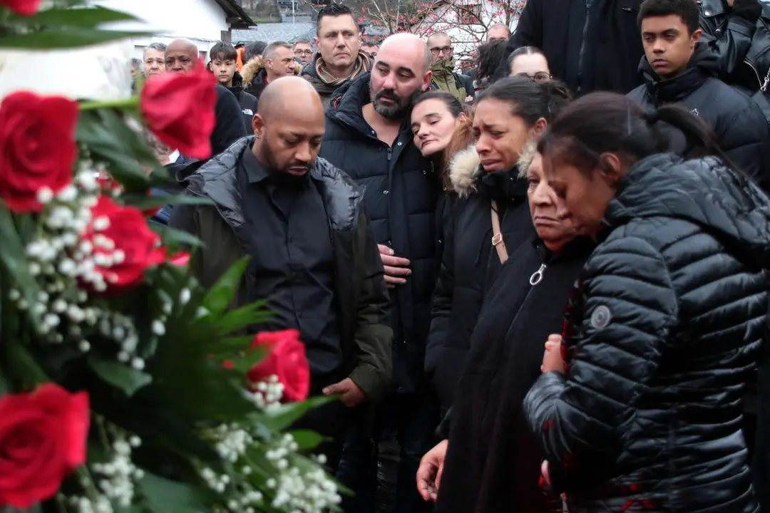 Salida del funeral por el minero fallecido en el accidente de Cangas del Narcea. Peio Garc&iacute;a (ICAL)